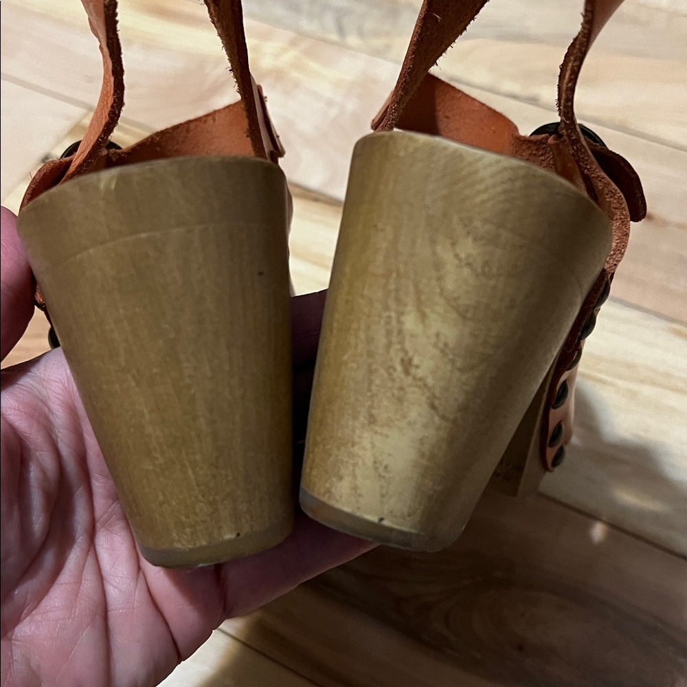 Women's Cognac Colour Leather Sandals - Picture 8 of 17